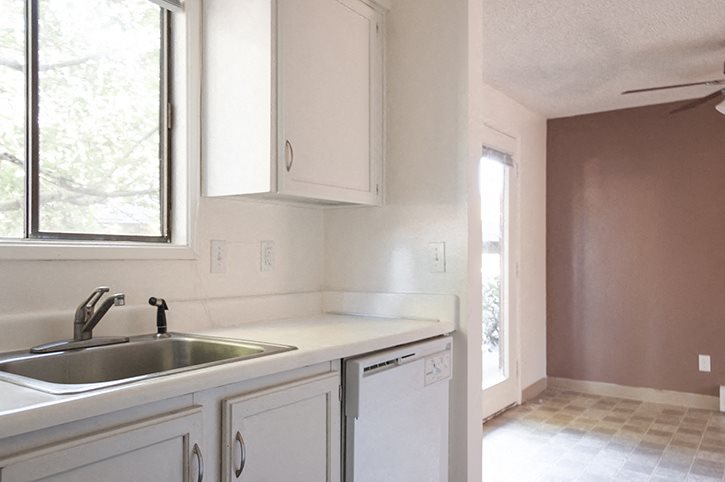 Forest Ridge Apartments 2 bedroom, 1.5 bath townhome - 1,084 SF